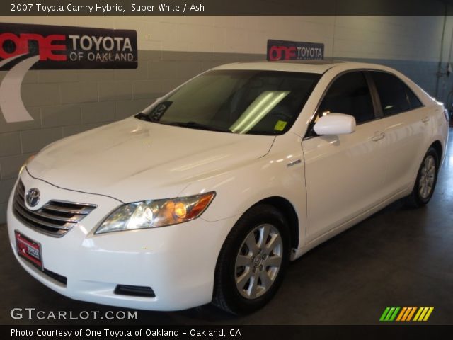 2007 Toyota Camry Hybrid in Super White