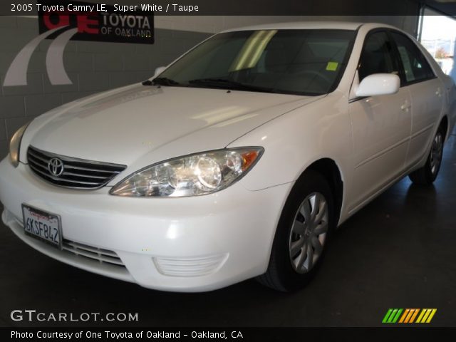 2005 Toyota Camry LE in Super White