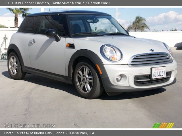 2011 Mini Cooper Hardtop in White Silver Metallic