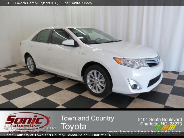 2012 Toyota Camry Hybrid XLE in Super White