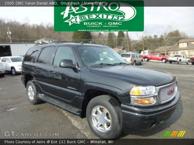 2005 GMC Yukon Denali AWD in Onyx Black