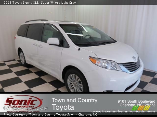 2013 Toyota Sienna XLE in Super White