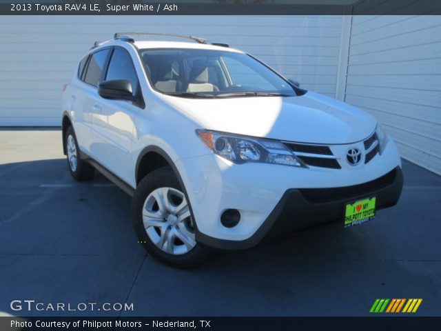 2013 Toyota RAV4 LE in Super White