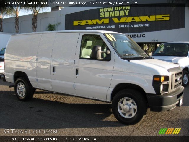2009 Ford E Series Van E250 Super Duty Cargo in Oxford White