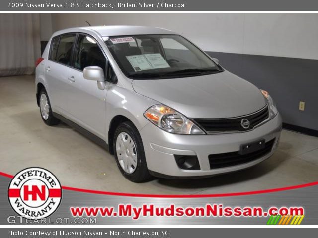 2009 Nissan Versa 1.8 S Hatchback in Brillant Silver