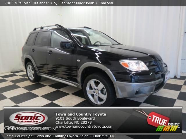 2005 Mitsubishi Outlander XLS in Labrador Black Pearl