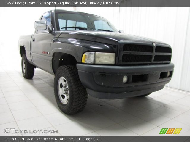 1997 Dodge Ram 1500 Sport Regular Cab 4x4 in Black