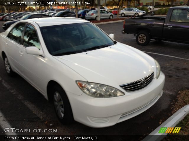 2006 Toyota Camry LE in Super White