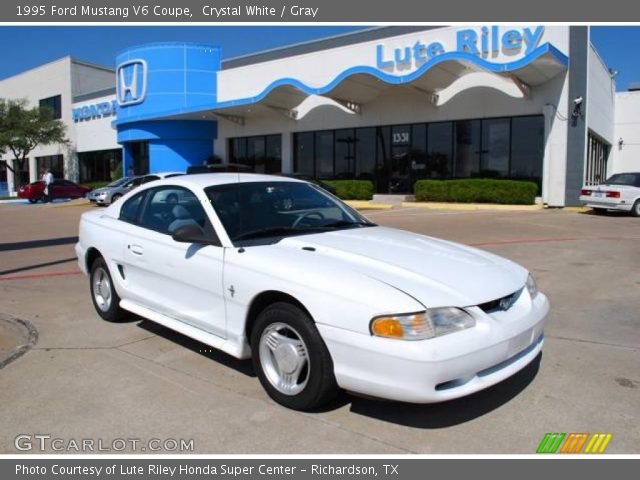1995 Ford Mustang V6 Coupe in Crystal White