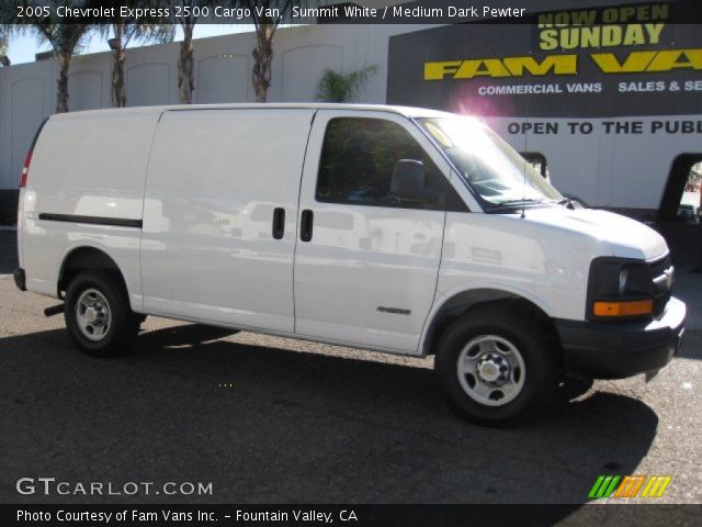 2005 Chevrolet Express 2500 Cargo Van in Summit White