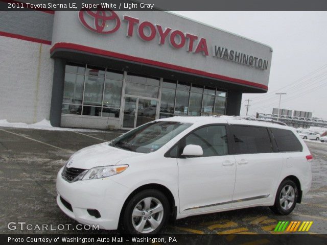 2011 Toyota Sienna LE in Super White