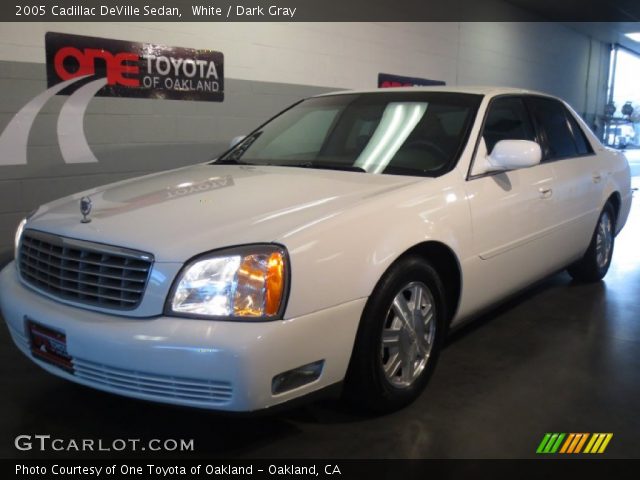 2005 Cadillac DeVille Sedan in White