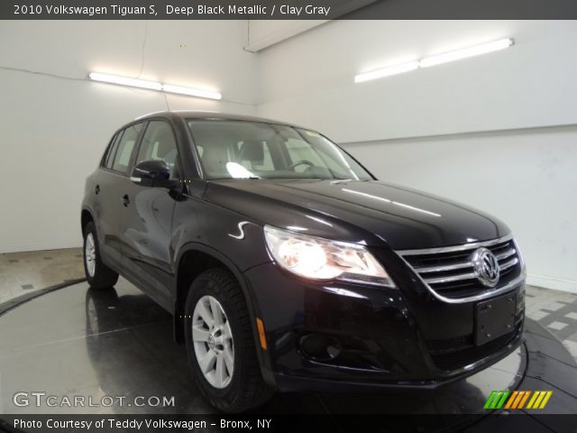 2010 Volkswagen Tiguan S in Deep Black Metallic