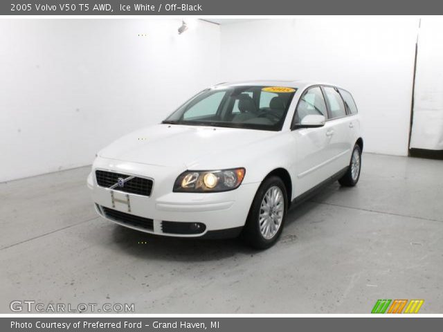 2005 Volvo V50 T5 AWD in Ice White