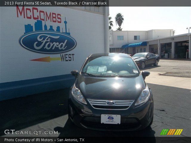 2013 Ford Fiesta SE Sedan in Tuxedo Black