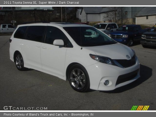 2011 Toyota Sienna SE in Super White
