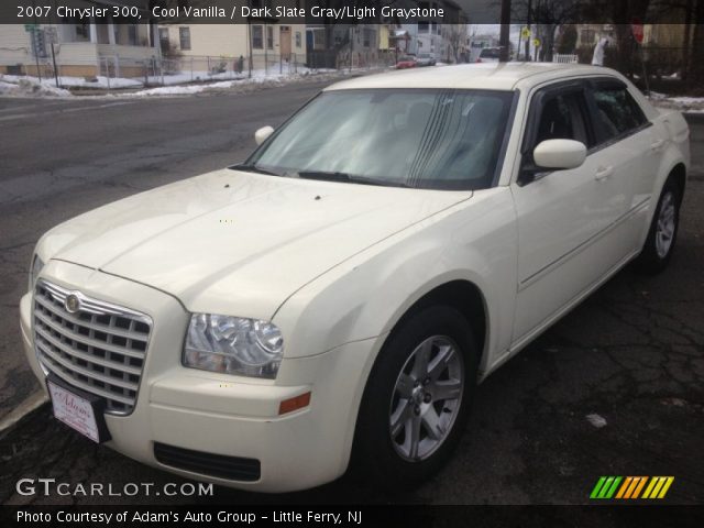2007 Chrysler 300  in Cool Vanilla