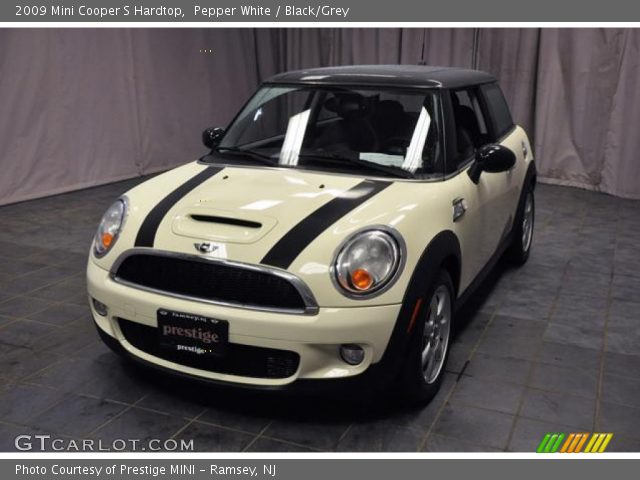 2009 Mini Cooper S Hardtop in Pepper White