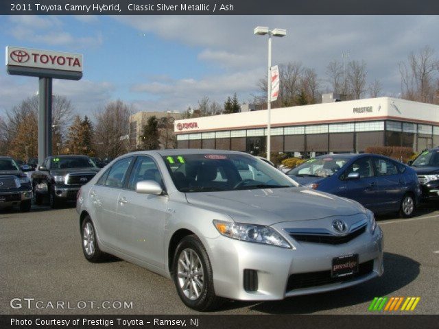 2011 Toyota Camry Hybrid in Classic Silver Metallic