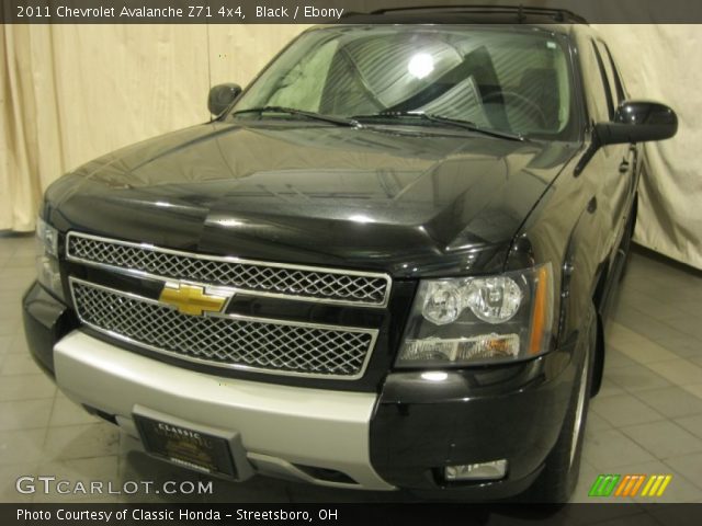 2011 Chevrolet Avalanche Z71 4x4 in Black