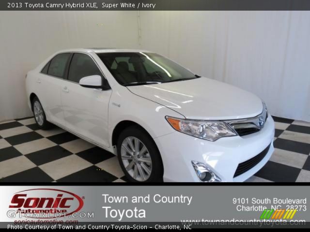 2013 Toyota Camry Hybrid XLE in Super White