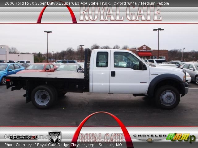 2006 Ford F550 Super Duty XL SuperCab 4x4 Stake Truck in Oxford White