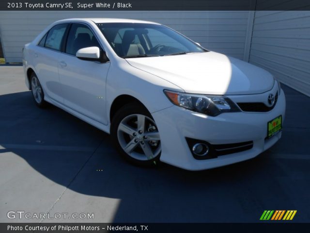 2013 Toyota Camry SE in Super White