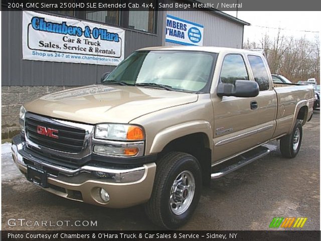 2004 GMC Sierra 2500HD SLE Extended Cab 4x4 in Sand Beige Metallic