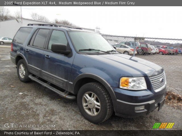 2005 Ford Expedition XLT 4x4 in Medium Wedgewood Blue