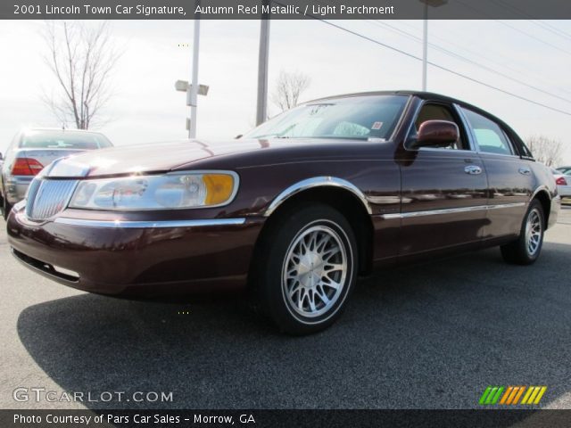 2001 Lincoln Town Car Signature in Autumn Red Metallic