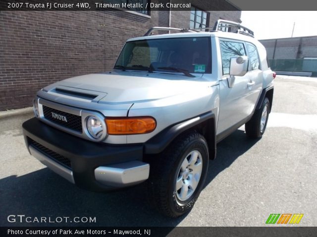 2007 Toyota FJ Cruiser 4WD in Titanium Metallic
