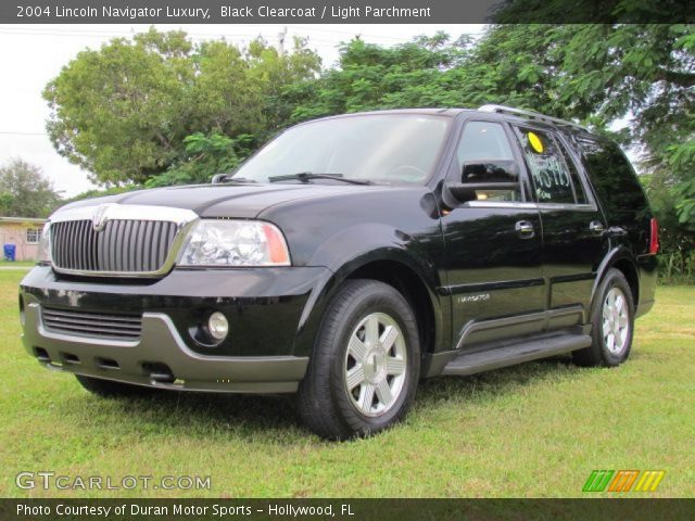 2004 Lincoln Navigator Luxury in Black Clearcoat