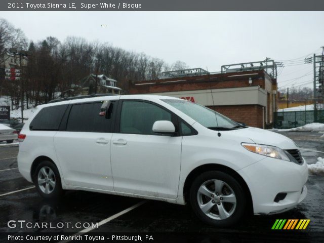 2011 Toyota Sienna LE in Super White