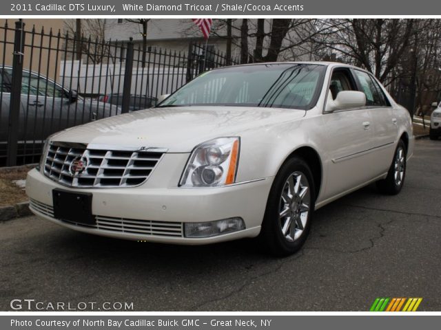 2011 Cadillac DTS Luxury in White Diamond Tricoat