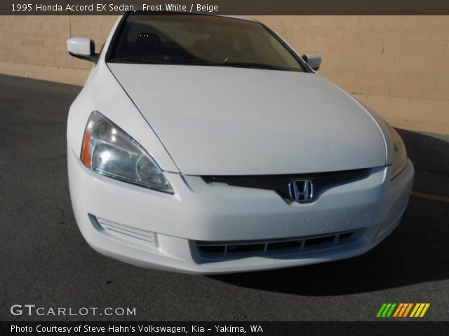 1995 Honda Accord EX Sedan in Frost White