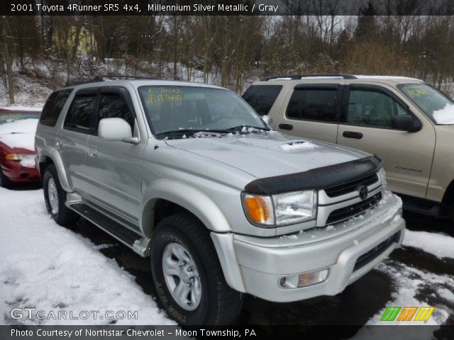 2001 Toyota 4Runner SR5 4x4 in Millennium Silver Metallic