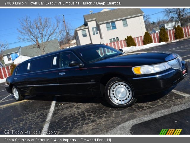 2000 Lincoln Town Car Executive Limousine in Black