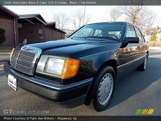 1993 Mercedes-Benz E Class 300 E Sedan in Black