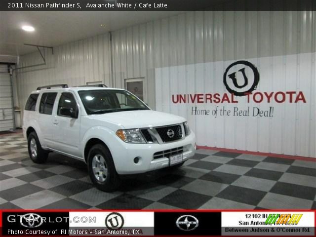 2011 Nissan Pathfinder S in Avalanche White