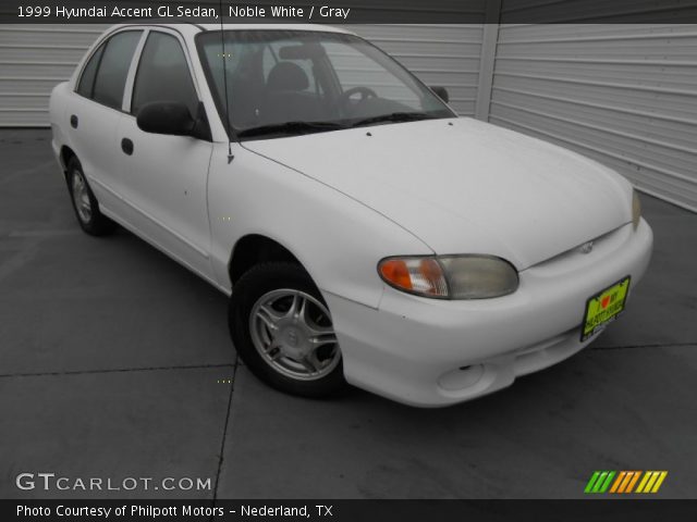 1999 Hyundai Accent GL Sedan in Noble White