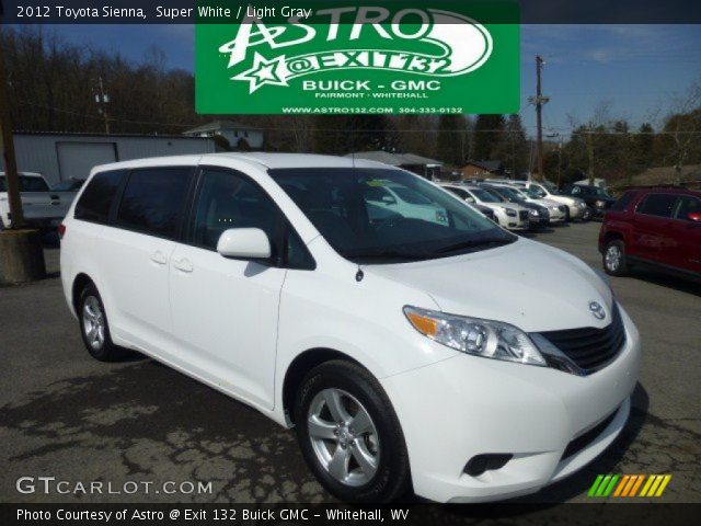 2012 Toyota Sienna  in Super White