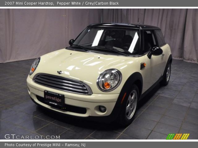 2007 Mini Cooper Hardtop in Pepper White