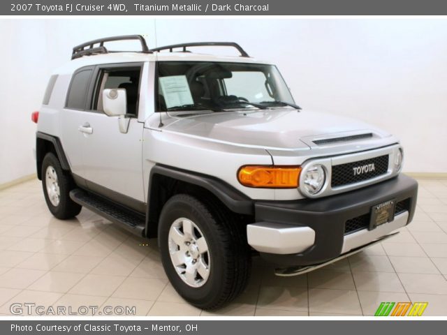 2007 Toyota FJ Cruiser 4WD in Titanium Metallic