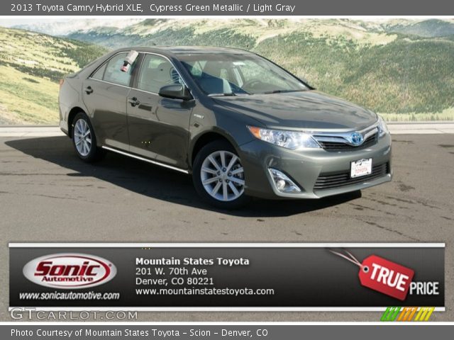 2013 Toyota Camry Hybrid XLE in Cypress Green Metallic