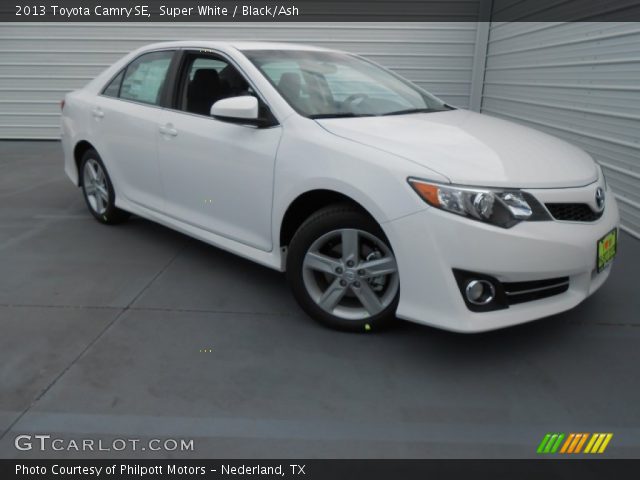 2013 Toyota Camry SE in Super White