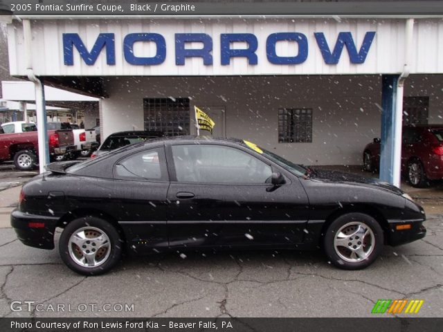 2005 Pontiac Sunfire Coupe in Black