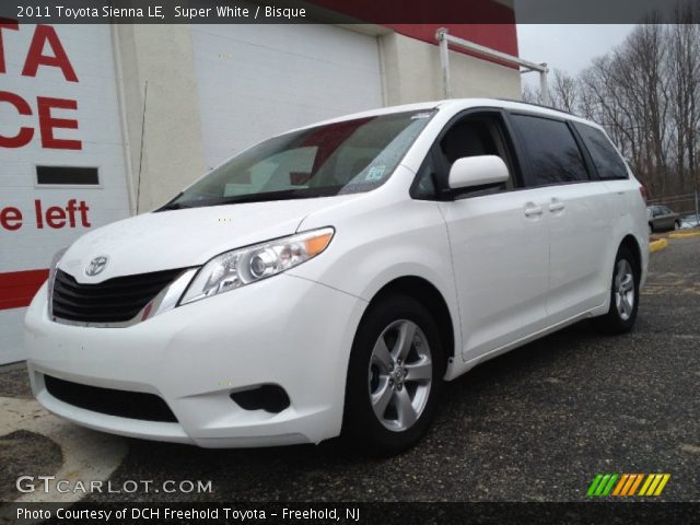 2011 Toyota Sienna LE in Super White