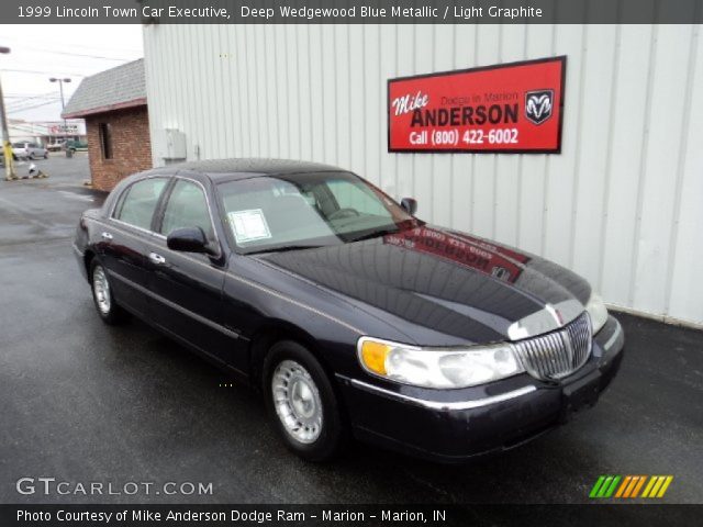 1999 Lincoln Town Car Executive in Deep Wedgewood Blue Metallic