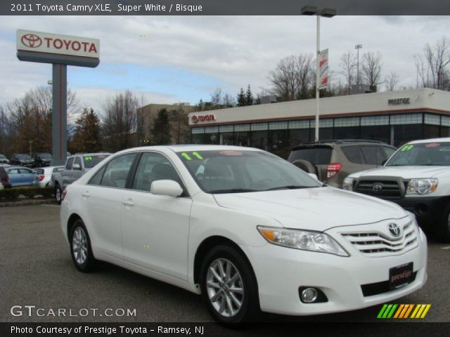 2011 Toyota Camry XLE in Super White