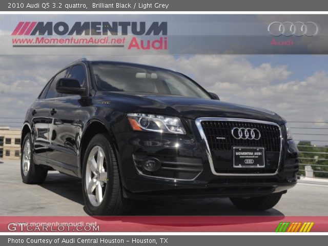 2010 Audi Q5 3.2 quattro in Brilliant Black